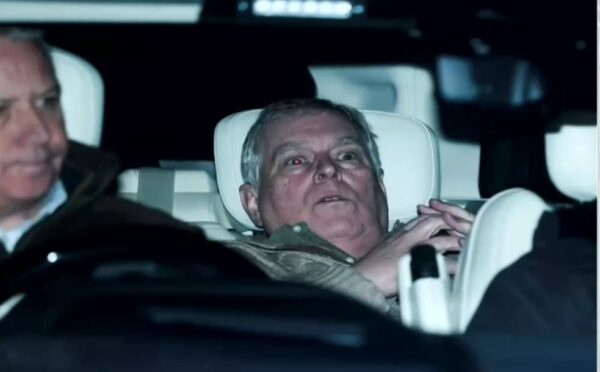 Ελεύθερος ο έκπτωτος πρίγκιπας Άντριου μετά από πολύωρη κράτηση – Συνεχίζεται η έρευνα