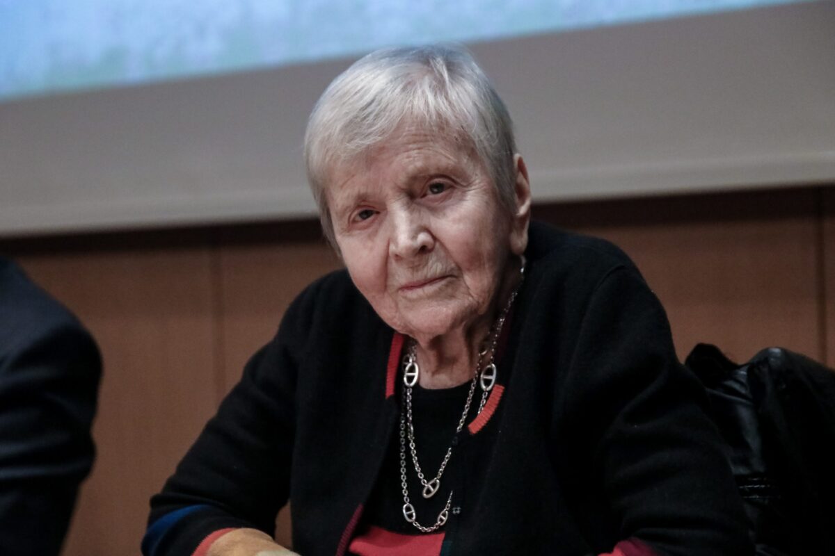 Στις 13:00, στη Μητρόπολη Αθηνών, η κηδεία της Ελένης Γλύκατζη – Αρβελέρ – Σε λαϊκό προσκύνημα νωρίτερα η σορός της