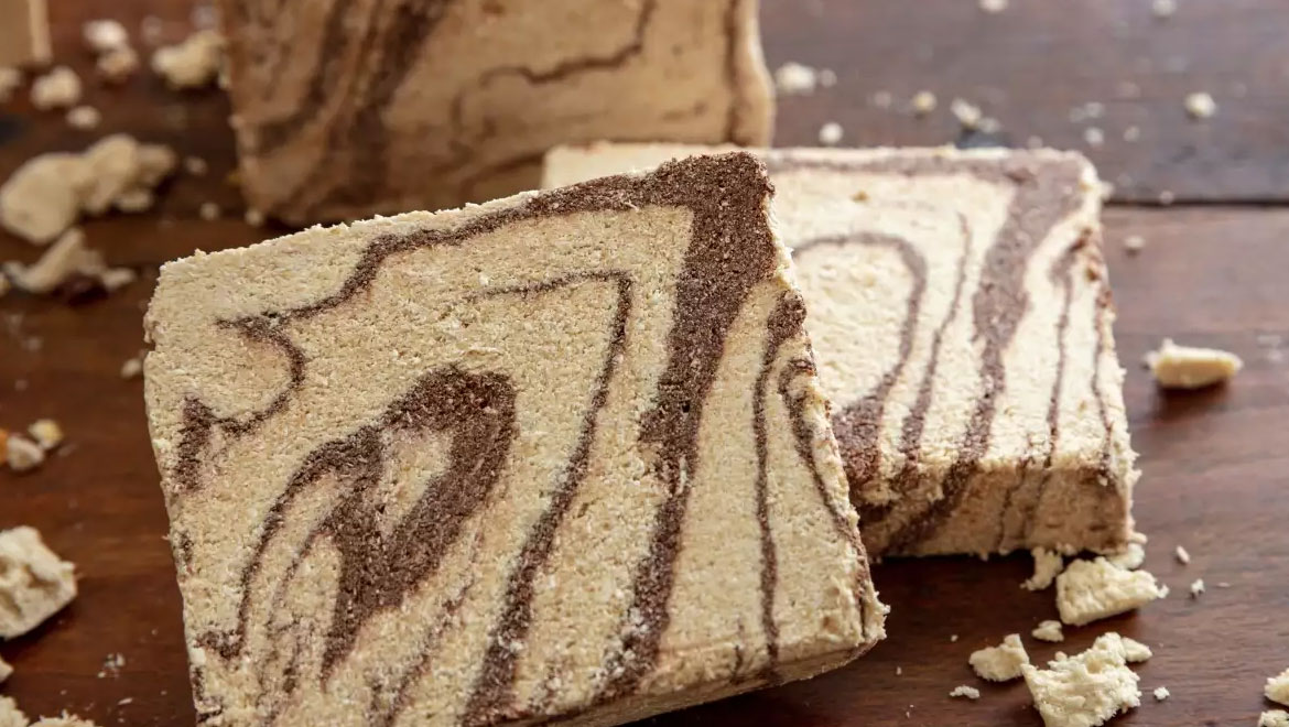 Δίχρωμος χαλβάς: Λευκός και σοκολατένιος σε μία βελούδινη εκτέλεση