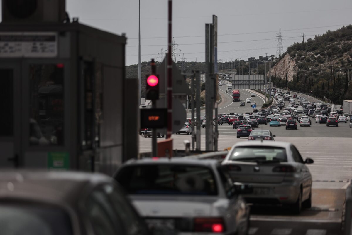 Με κακοκαιρία η έξοδος των εκδρομέων του τριημέρου: Ψυχρό μέτωπο με καταιγίδες και 8 μποφόρ – Μέτρα σε εθνικές οδούς, σταθμούς, αεροδρόμια και λιμάνια