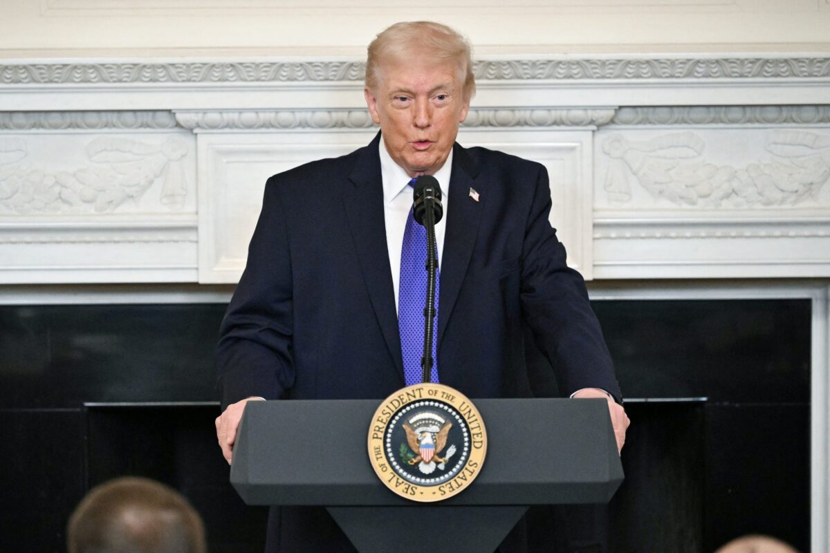 Τραμπ: Εξετάζω το ενδεχόμενο περιορισμένης επίθεσης κατά του Ιράν