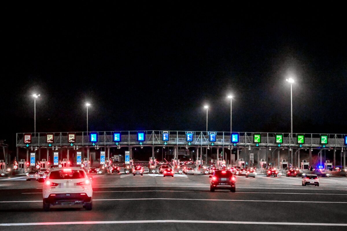 Με κακοκαιρία η έξοδος της Αποκριάς – Αυξημένη η κίνηση σε κεντρικές αρτηρίες