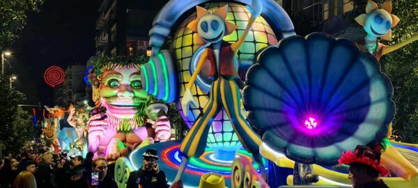 Πάτρα: Άνοιξε η αυλαία για το τριήμερο κορύφωσης του Καρναβαλιού