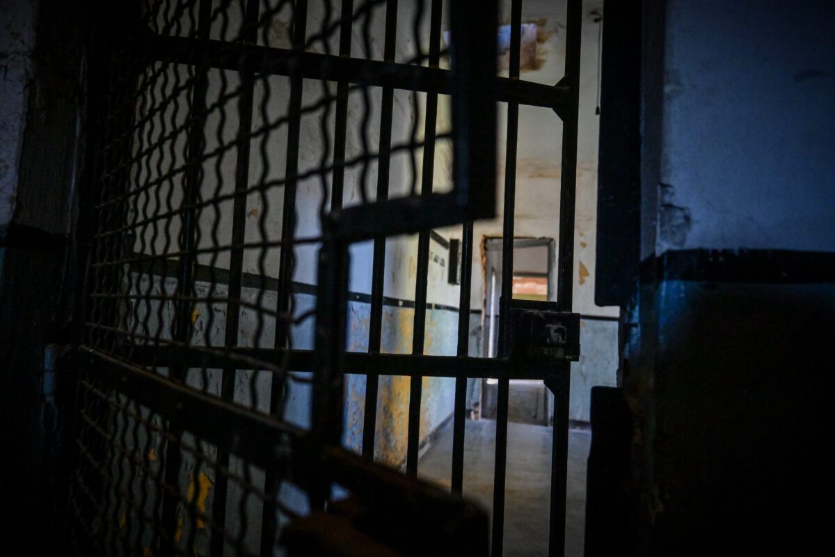 Φυλακές Δομοκού: Στο μικροσκόπιο το «τυφλό σημείο» της δολοφονίας – Τα κενά στις καταθέσεις και το ενδεχόμενο τέταρτου προσώπου