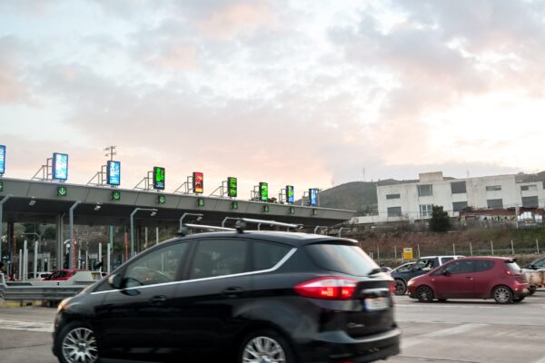 Κορυφώνεται η έξοδος των εκδρομέων του τριημέρου – Ομαλοποιήθηκε η κατάσταση στην περιοχή της Θήβας