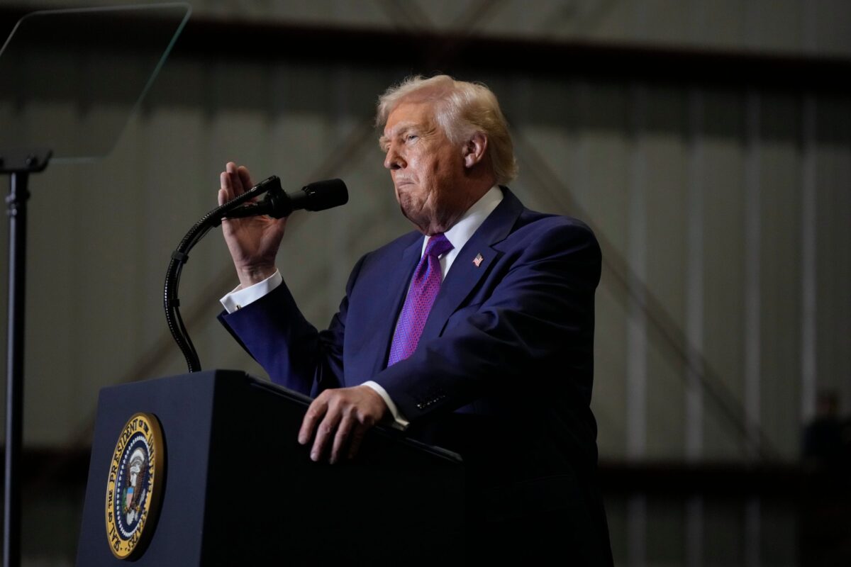 Στην αντεπίθεση ο Τραμπ: Τα επόμενα βήματα και το «κρυφό δώρο» του Ανώτατου Δικαστηρίου