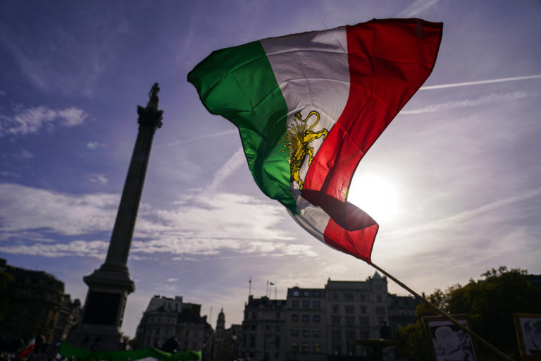 Το Ιράν φλέγεται: Σχέδια διαδοχής του ενεργοποιεί ο Χαμενεϊ εν μέσω αντικαθεστωτικών διαδηλώσεων – Προετοιμασία για το ενδεχόμενο αμερικανικής επίθεσης