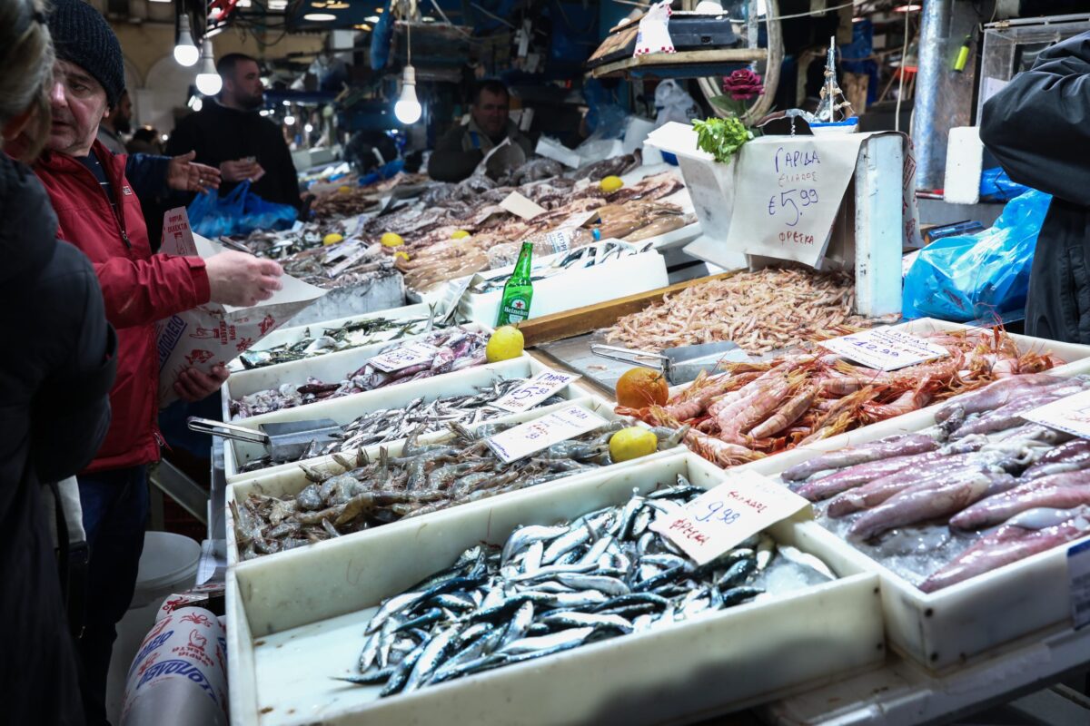 Ανοιχτές για σαρακοστιανά ψώνια της τελευταίας στιγμής Βαρβάκειος και Καπάνι