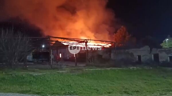 Θεσσαλονίκη: Φωτιά σε εγκαταλελειμμένο κτήριο στο πρώην στρατόπεδο Κόδρα