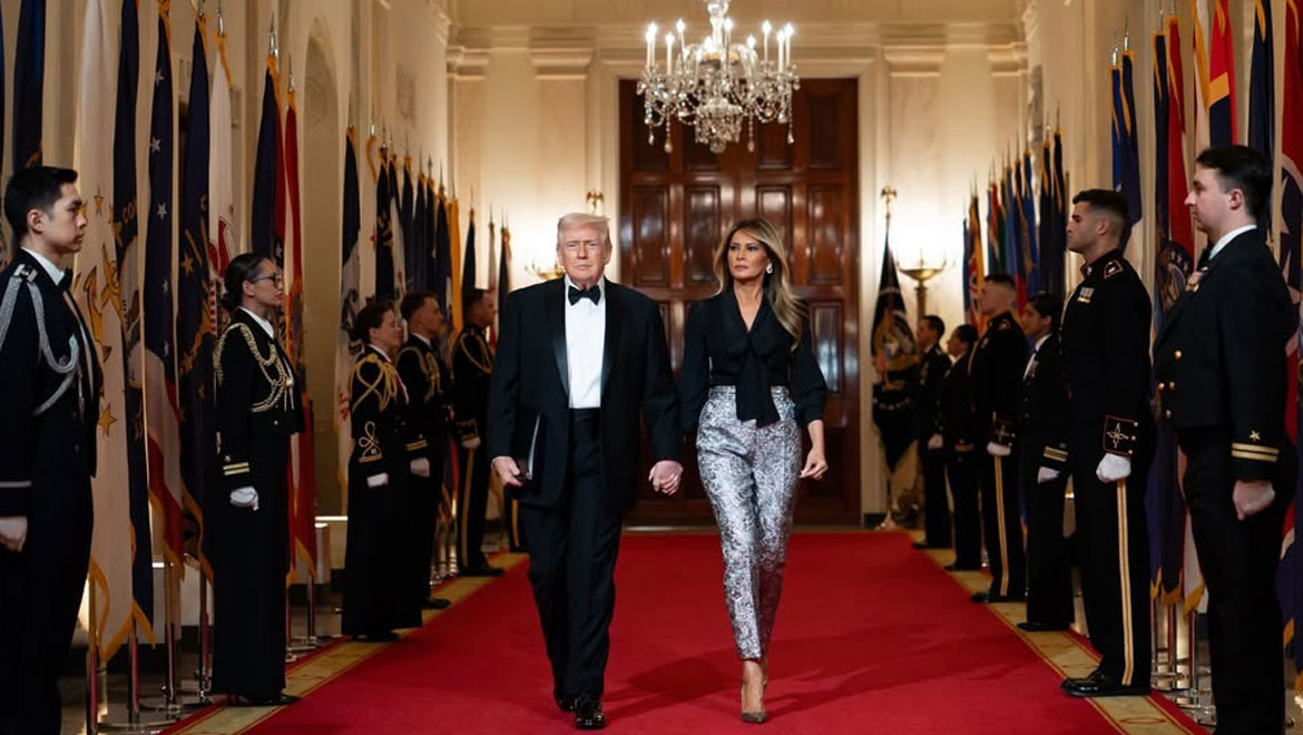 Δείπνο Κυβερνητών 2026: Η Melania Trump «έκλεψε» την παράσταση με μια εμφάνιση που δίχασε!