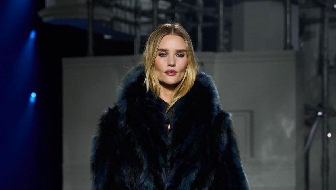 Burberry: Κλείνει με εντυπωσιακό τρόπο την Εβδομάδα Μόδας του Λονδίνου