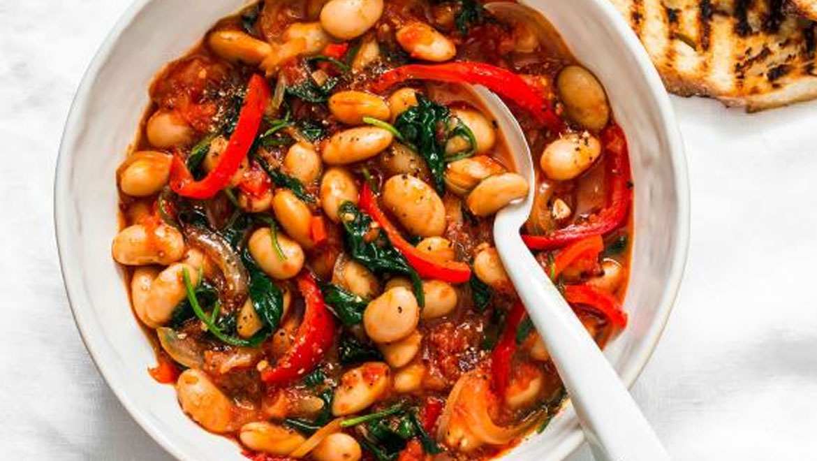 Γίγαντες με πιπεριές και σπανάκι: Η νηστίσιμη συνταγή που θα λατρέψετε