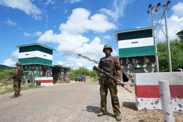 Αεροπορική επιδρομή στη Μιανμάρ: Τουλάχιστον 17 άμαχοι νεκροί σε αγορά στη Ραχίν