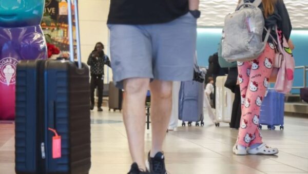 ΗΠΑ: Δηλαδή, μόλις απαγόρεψαν τις πιτζάμες στο Διεθνές Αεροδρόμιο της Φλόριντα;
