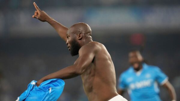 Με “λυτρωτή” Λουκάκου η Νάπολι πέρασε από τη Βερόνα