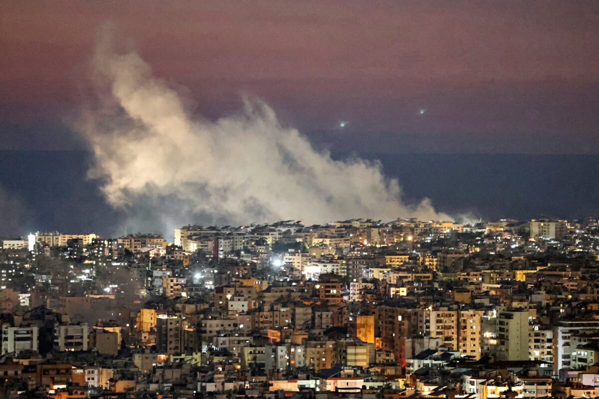 Σαουδική Αραβία: Εκρήξεις και πυρκαγιά στην πρεσβεία των ΗΠΑ στο Ριάντ