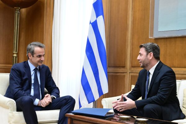 Στις 12:00 η συνάντηση Μητσοτάκη – Ανδρουλάκη στη Βουλή για τις εξελίξεις στη Μέση Ανατολή