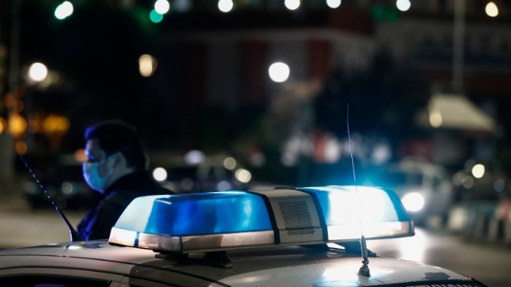 Νέα Μάκρη: Άγνωστοι πυροβόλησαν διερχόμενο Ι.Χ. στη λεωφόρο Μαραθώνος