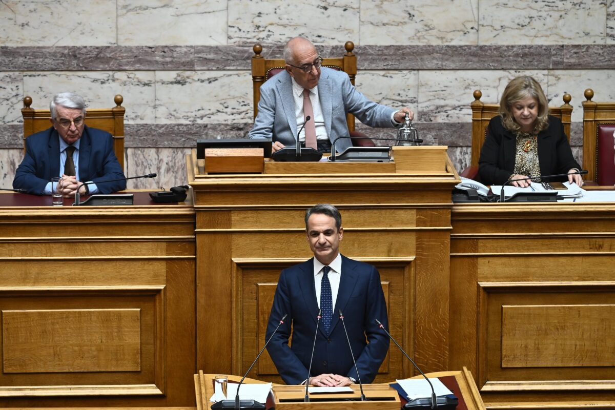 Ενημέρωση του Κ. Μητσοτάκη από το βήμα της Βουλής για τις δραματικές εξελίξεις στη Μέση Ανατολή