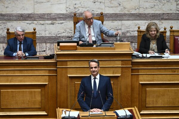 Ενημέρωση του Κ. Μητσοτάκη από το βήμα της Βουλής για τις δραματικές εξελίξεις στη Μέση Ανατολή