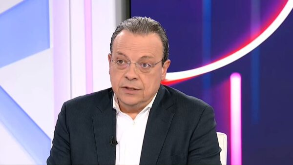 Φάμελλος στο ΕΡΤnews: Η ελληνική κυβέρνηση πρέπει να επαναλαμβάνει ότι δεν εμπλέκεται στον πόλεμο – Τη λύση πρέπει να τη δώσει ο λαός του Ιράν