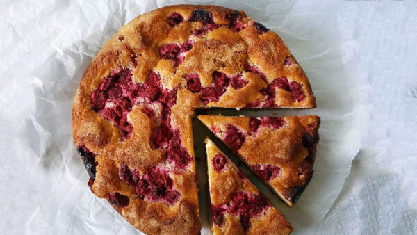 Κέικ ρικότα με βατόμουρα