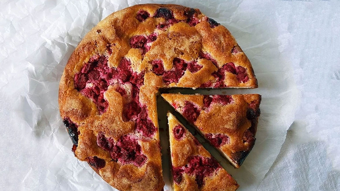 Κέικ ρικότα με βατόμουρα