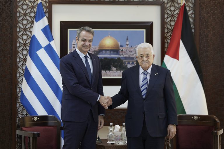 Τηλεφωνική επικοινωνία του Μητσοτάκη με τον Πρόεδρο της Παλαιστινιακής Αρχής – Συζητήθηκαν οι τελευταίες εξελίξεις στο Ιράν