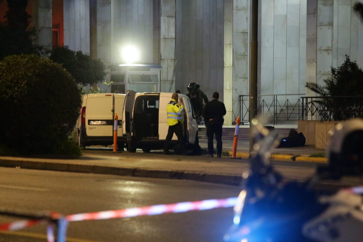 Αποκλειστικό νοτκουμέντο: Η χειροβομβίδα που προσπάθησε να βάλει στη ΓΑΔΑ ο Σουδανός