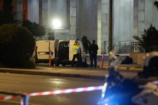 Αποκλειστικό νοτκουμέντο: Η χειροβομβίδα που προσπάθησε να βάλει στη ΓΑΔΑ ο Σουδανός