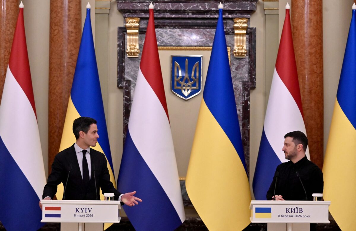 Για κοινή παραγωγή όπλων συνομίλησε ο Βολοντίμιρ Ζελένσκι με τον Ολλανδό πρωθυπουργό Ρομπ Γέτεν