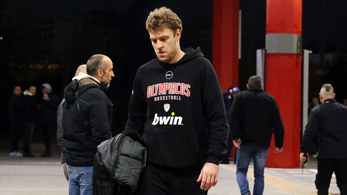 Ο Ολυμπιακός φεύγει για Γαλλία με Βεζένκοφ και Μόρις, αλλά χωρίς Γουόκαπ και Λαρεντζάκη