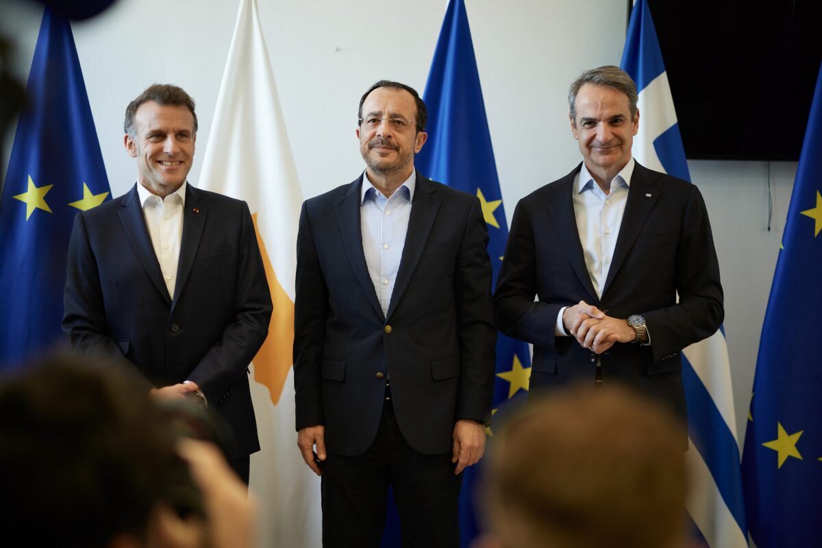 Ολοκληρώθηκε η τριμερής συνάντηση Μητσοτάκη, Μακρόν και Χριστοδουλίδη – Σε λίγο οι κοινές δηλώσεις