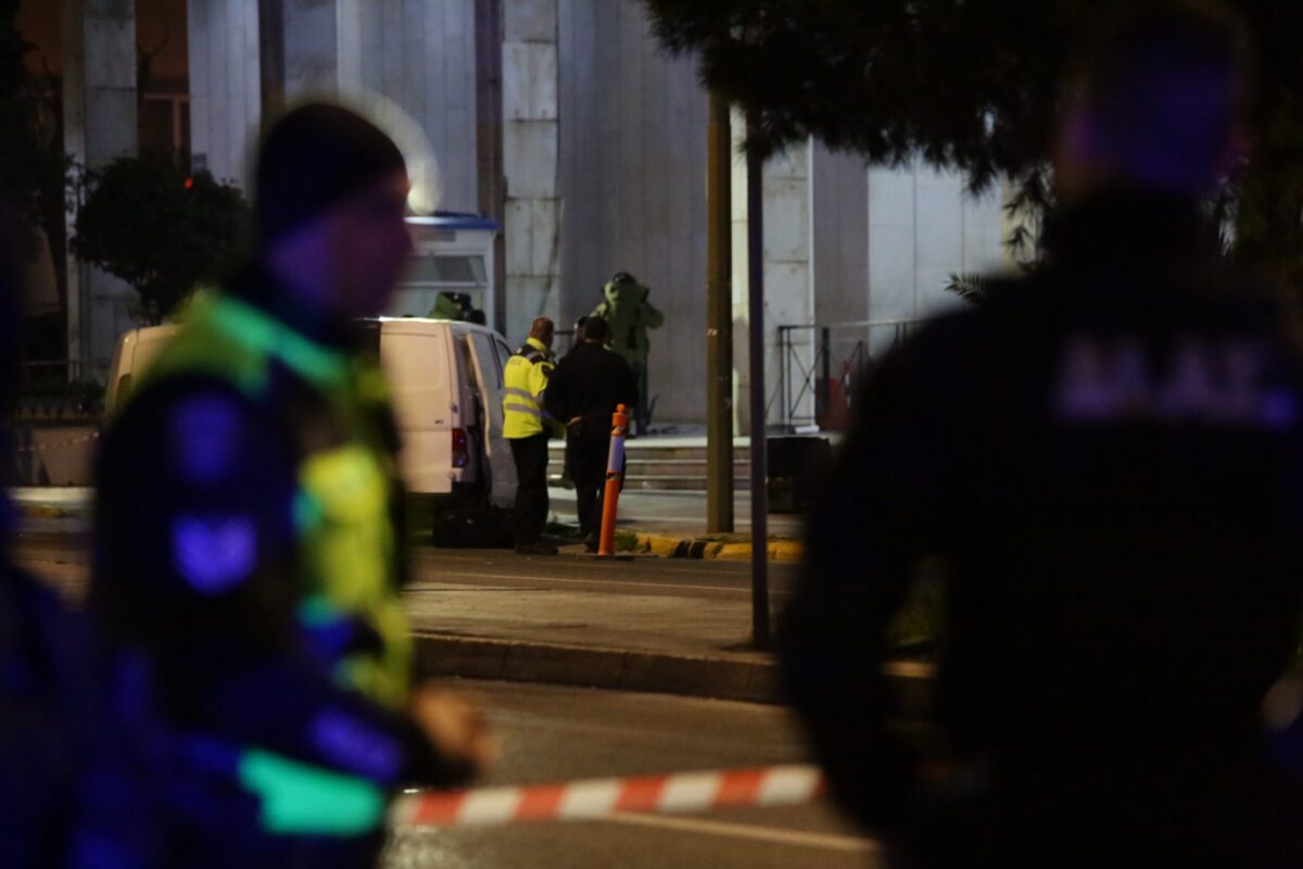 Στη φυλακή ο 48χρονος για το περιστατικό με τις χειροβομβίδες έξω από την ΓΑΔΑ