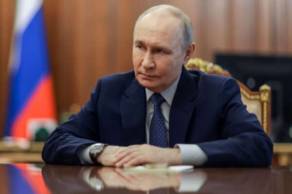 Τηλεφωνική επικοινωνία Πούτιν – Πεζεσκιάν: Ταχεία αποκλιμάκωση ζητά ο Ρώσος πρόεδρος