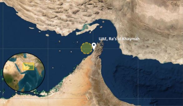 Εκκενώνεται το φορτηγό πλοίο που χτυπήθηκε από «άγνωστο βλήμα» στα Στενά του Ορμούζ – Σώα τα μέλη του πληρώματος