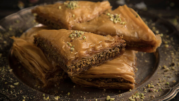 Μπακλαβάς με τρεις ξηρούς καρπούς: Το μυστικό για πλούσια γεύση