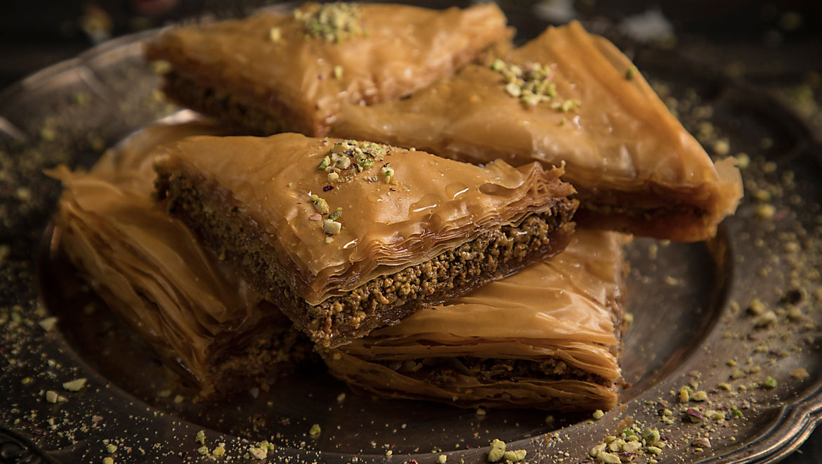 Μπακλαβάς με τρεις ξηρούς καρπούς: Το μυστικό για πλούσια γεύση