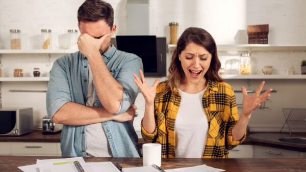 Σχέσεις: Τα τρία σημάδια ότι δεν ταιριάζετε στα οικονομικά