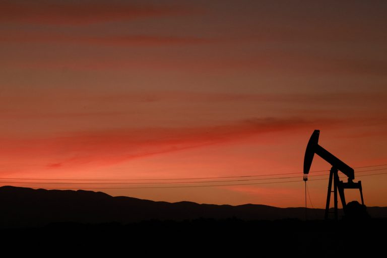 Άνοδος στις τιμές του πετρελαίου παρά την  αποδέσμευση στρατηγικών αποθεμάτων