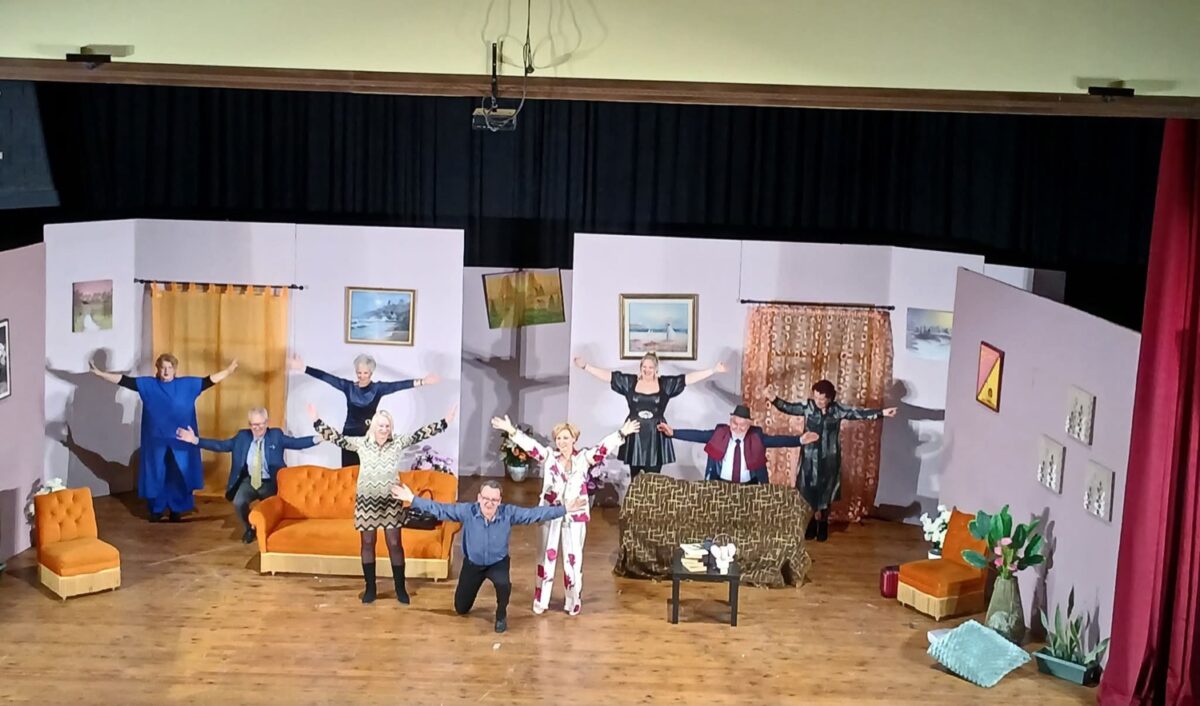 Κέρδισε τις εντυπώσεις η θεατρική παράσταση «Παραστράτημα» στην Ελασσόνα (φωτο)