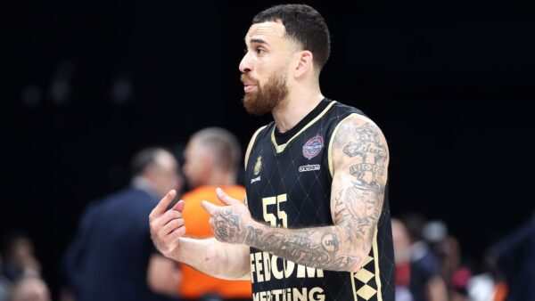 Εμφανίστηκε ο Τζέιμς και είναι στην αποστολή της Μονακό