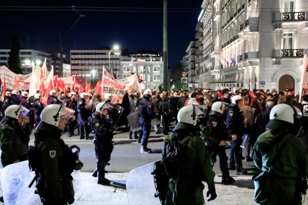 Συγκέντρωση διαμαρτυρίας στο Σύνταγμα για τον πόλεμο στη Μέση Ανατολή