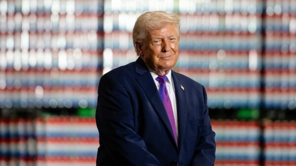 Τραμπ: «Ευπρόσδεκτο το Ιράν, αλλά δεν είναι σκόπιμο να είναι εκεί για τη δική τους ασφάλεια»