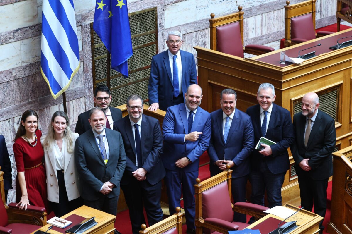 Βουλή: Ψηφίστηκε κατά πλειοψηφία η Ενεργειακή Συμφωνία Ελλάδας με Chevron και Helleniq Energy – Στ. Παπασταύρου: Ιστορική στιγμή για τη χώρα