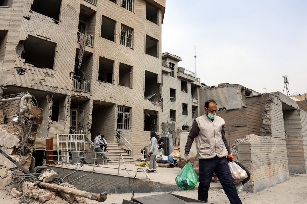 Ζημιές σε σχεδόν 43.000 κτήρια πολιτών από τους βομβαρδισμούς ΗΠΑ-Ισραήλ στο Ιράν