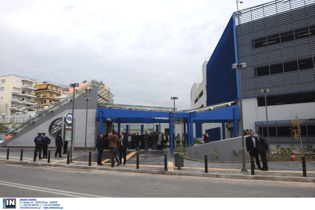 Συλλήψεις δύο ανδρών που λήστεψαν υπό την απειλή όπλου επιβάτες στο μετρό «Αγία Μαρίνα»