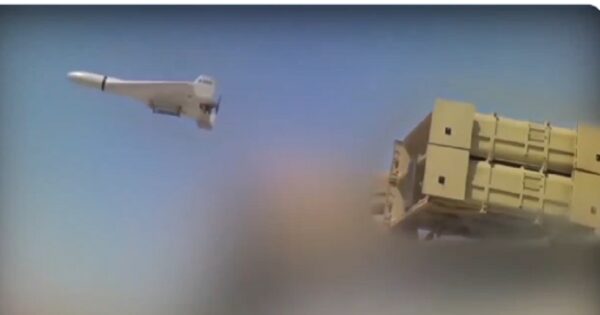 Ιράν: Αξιώσεις για τερματισμό του πολέμου και ισχυρισμοί για «απομίμηση» drones Shahed