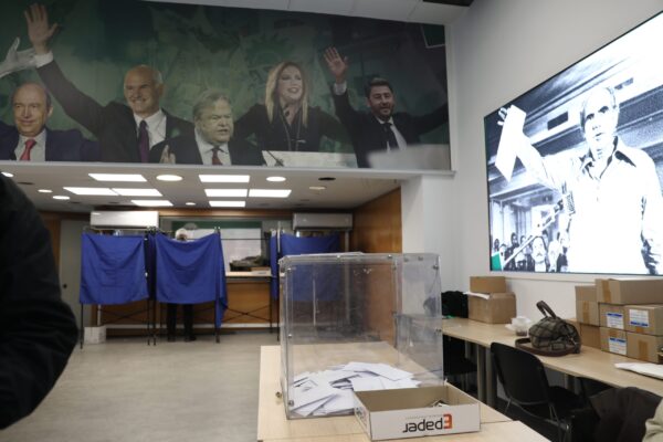 ΠΑΣΟΚ: Εκλογές για την ανάδειξη συνέδρων ενόψει του συνεδρίου – Προσπάθεια αποκλιμάκωσης μετά τη διαγραφή Κωνσταντινόπουλου