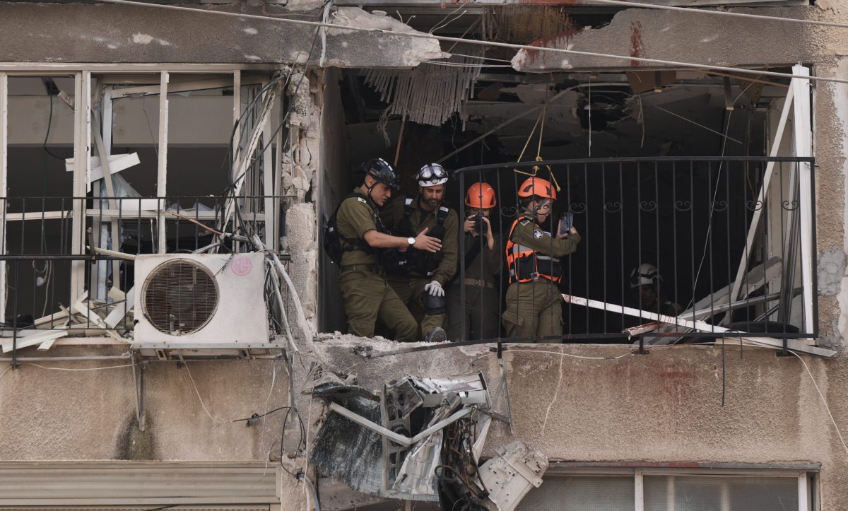 Η Χεζμπολάχ δήλωσε ότι εκτόξευσε «προηγμένο πύραυλο» κατά ισραηλινής αεροπορικής βάσης νότια του Τελ Αβίβ